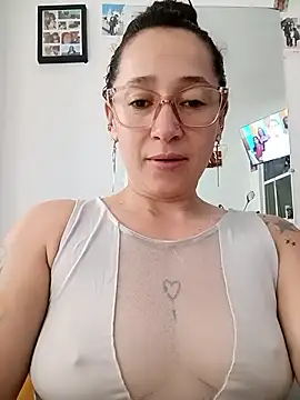 Snapshot of emilypoppy3 chatting on 05-07-26, 12:52 emilypoppy3 online show from 05-07-26, 12:52