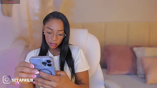 Snapshot of aprilebony_ chatting on 04-04-26, 10:55 aprilebony online show from 04-04-26, 10:55