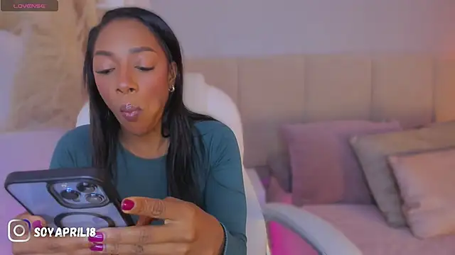 Snapshot of aprilebony_ chatting on 03-10-26, 10:52 aprilebony online show from 03-10-26, 10:52