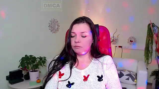 Lily flower7 online show from 10-31-25, 04:53