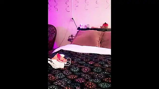 samone9 online show from 10-25-25, 07:58