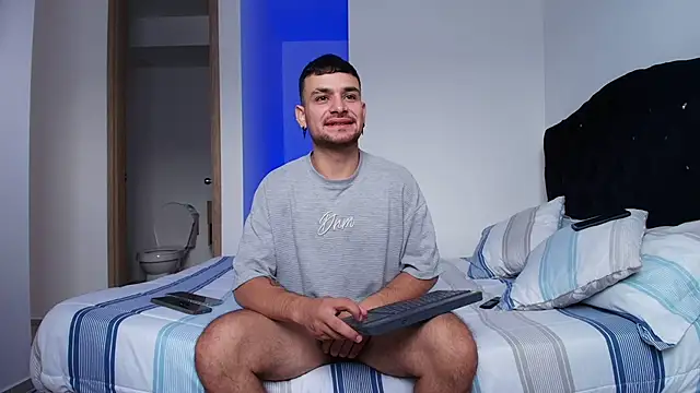 Aron-santoro online show from 11-27-25, 02:06