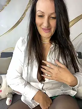 Snapshot of Katie-n chatting on 06-30-26, 06:02 Katie-n online show from 06-30-26, 06:02