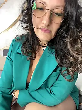 Snapshot of Katie-n chatting on 06-17-26, 07:19 Katie-n online show from 06-17-26, 07:19