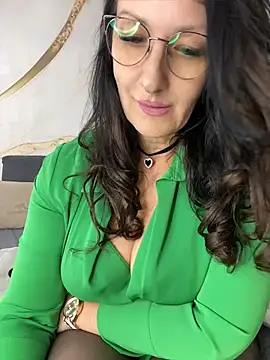 Snapshot of Katie-n chatting on 06-18-26, 11:37 Katie-n online show from 06-18-26, 11:37