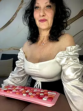 Snapshot of Katie-n chatting on 09-29-25, 06:09 Katie-n online show from 09-29-25, 06:09