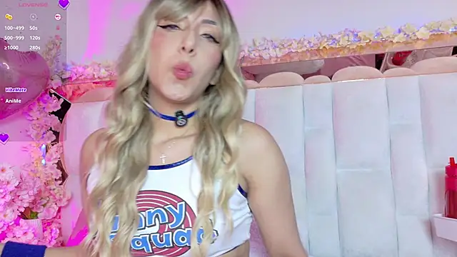 Snapshot of Sofy-Squirt chatting on 06-09-26, 01:28 Sofy-Squirt online show from 06-09-26, 01:28