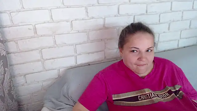 Snapshot of Crazyy_girl_ chatting on 05-17-26, 04:29 Crazyy girl online show from 05-17-26, 04:29