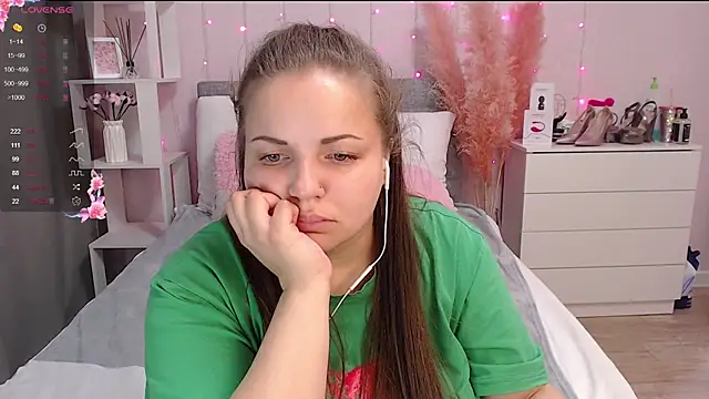 Crazyy girl  online show from 03-18-25, 04:17