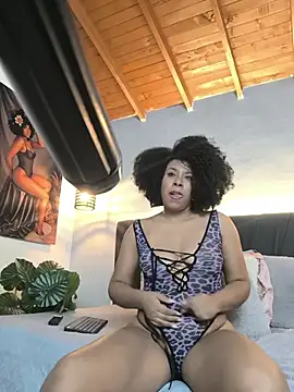 Snapshot of EmmilyBrant chatting on 07-16-26, 02:30 EmmilyBrant online show from 07-16-26, 02:30