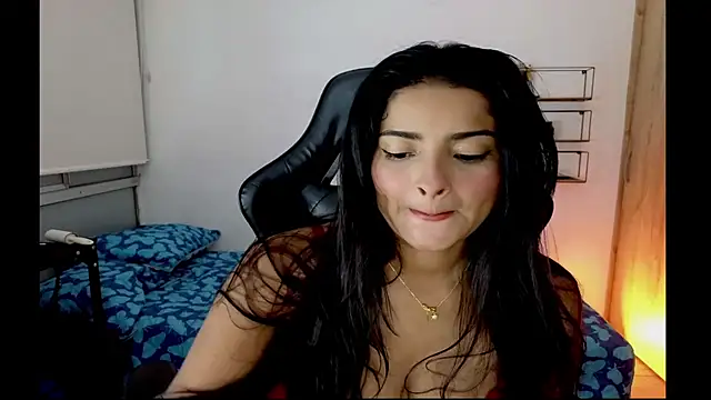 Snapshot of Yues050600 chatting on 05-22-26, 01:14 Yues050600 online show from 05-22-26, 01:14