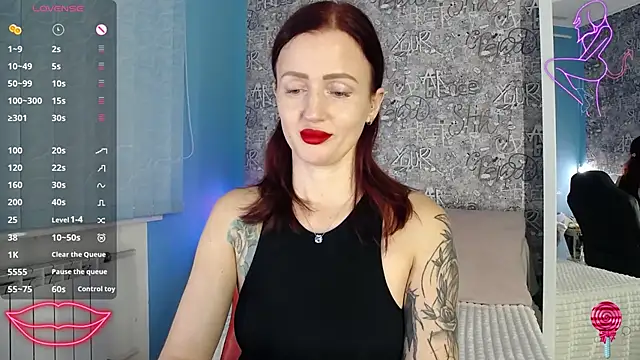 Snapshot of ElisaJane chatting on 10-21-25, 08:52 ElisaJane online show from 10-21-25, 08:52