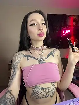 Snapshot of Molly__Moon chatting on 04-30-26, 03:35 Molly Moon online show from 04-30-26, 03:35