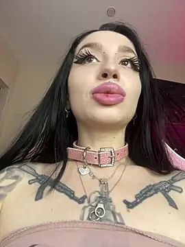 Snapshot of Molly__Moon chatting on 06-02-26, 04:01 Molly Moon online show from 06-02-26, 04:01