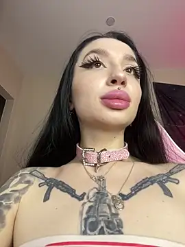 Snapshot of Molly__Moon chatting on 05-29-26, 03:12 Molly Moon online show from 05-29-26, 03:12