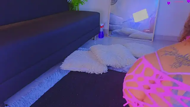 Isa  Blanc online show from 02-12-26, 02:44