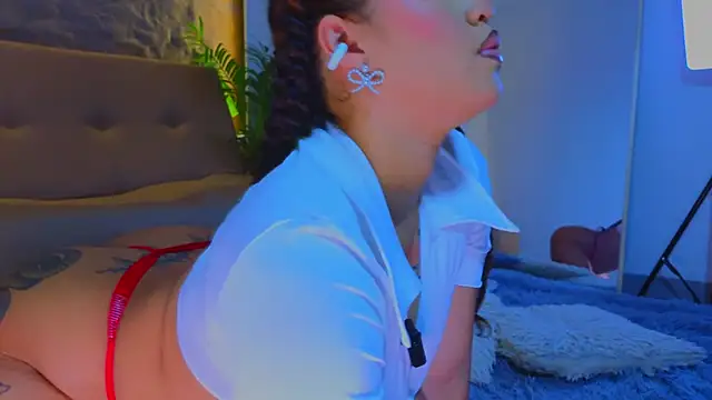 Isa  Blanc online show from 11-06-25, 03:21