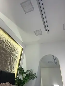 Snapshot of Isa__Blanc chatting on 05-19-26, 02:51 Isa Blanc online show from 05-19-26, 02:51