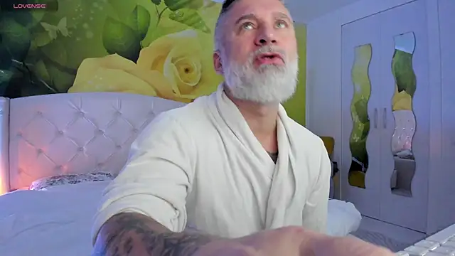 Snapshot of BlowMyXXL chatting on 02-06-26, 08:10 BlowMyXXL online show from 02-06-26, 08:10