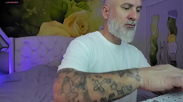 Snapshot of BlowMyXXL chatting on 01-17-26, 10:52 BlowMyXXL online show from 01-17-26, 10:52