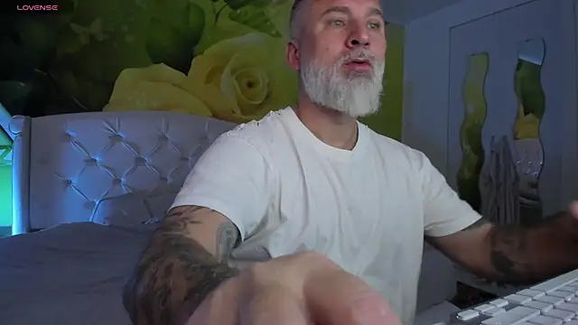 Snapshot of BlowMyXXL chatting on 01-18-26, 10:51 BlowMyXXL online show from 01-18-26, 10:51