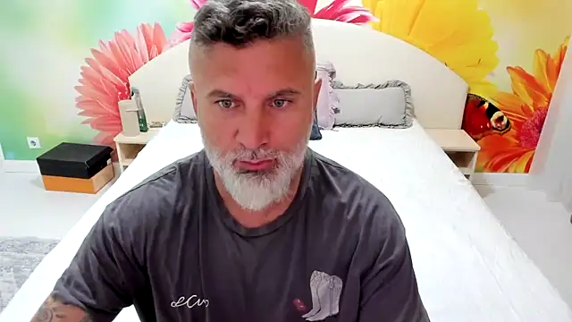 BlowMyXXL online show from 11-18-25, 04:21