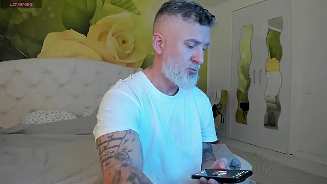 Snapshot of BlowMyXXL chatting on 02-26-26, 09:09 BlowMyXXL online show from 02-26-26, 09:09