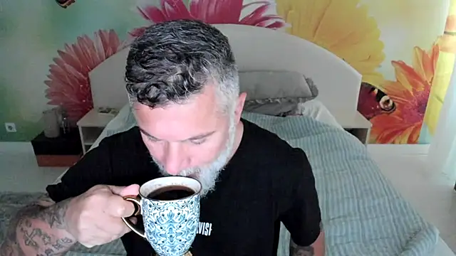 BlowMyXXL online show from 11-30-25, 06:47