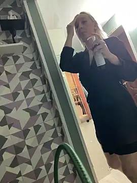 Snapshot of MerlinDave chatting on 02-08-26, 12:52 MerlinDave online show from 02-08-26, 12:52