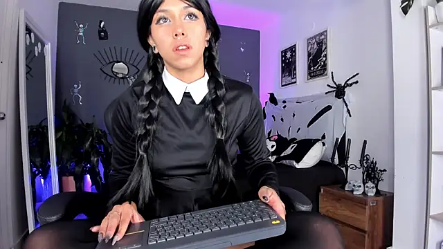 Raven Witch  online show from 10-19-25, 10:34