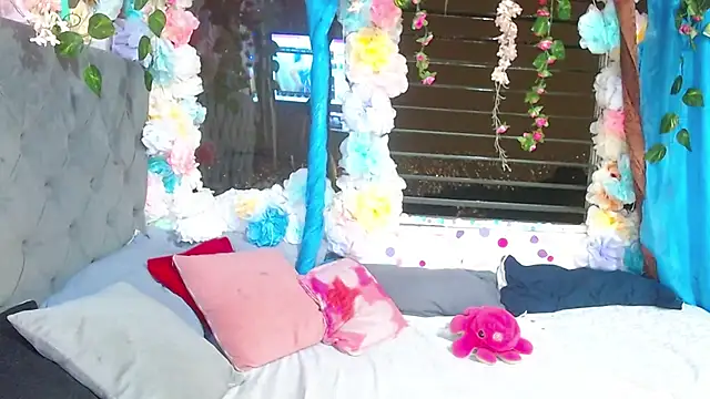 Karly coffe online show from 11-28-25, 04:34