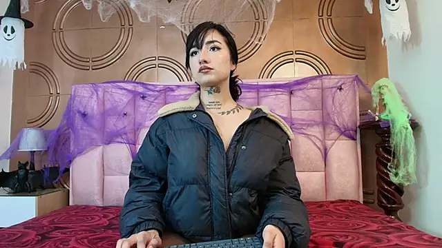 emmily keller19 online show from 10-21-25, 01:21