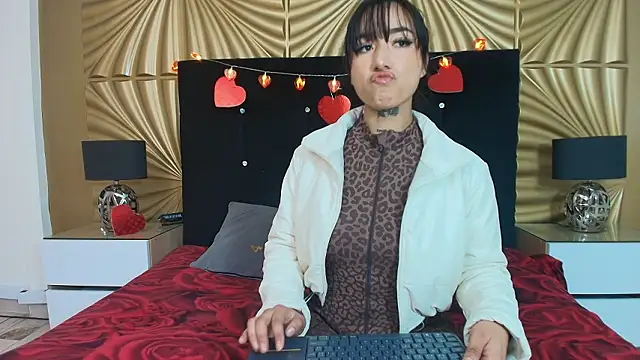 emmily keller19 online show from 02-05-26, 01:18