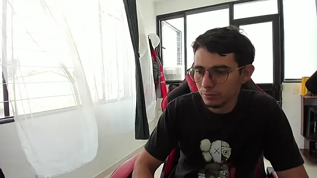 MauroD17 online show from 04-14-26, 03:28