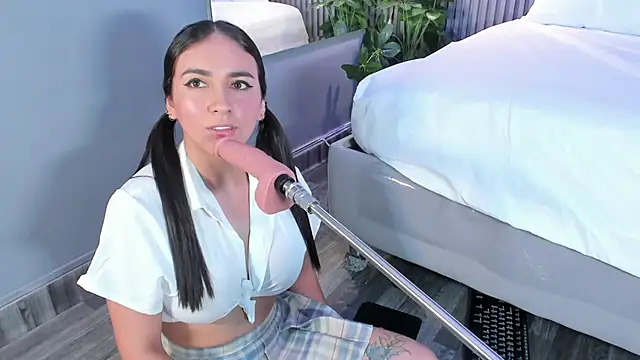 MaluDiaz online show from 10-27-25, 05:14