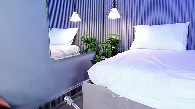 MaluDiaz online show from 10-25-25, 05:24