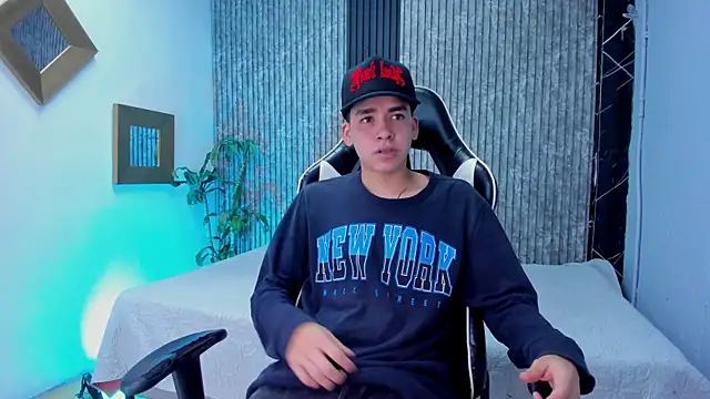 Mike 0233  online show from 10-30-25, 04:44