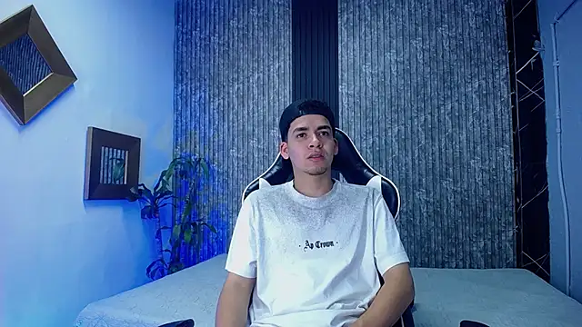 Mike 0233  online show from 10-16-25, 04:43