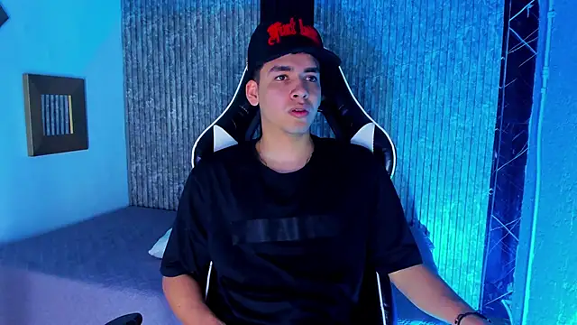 Mike 0233  online show from 12-14-25, 04:29