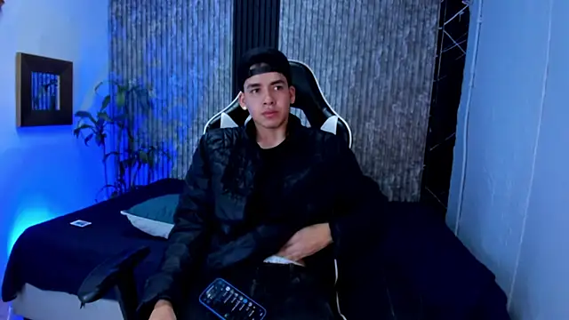 Mike 0233  online show from 09-28-25, 04:30