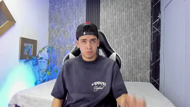 Mike 0233  online show from 11-07-25, 04:17