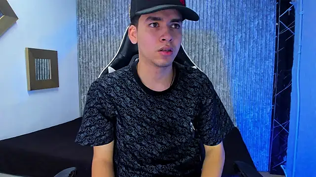 Mike 0233  online show from 12-16-25, 04:28