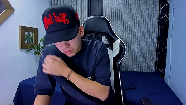 Mike 0233  online show from 11-13-25, 05:22