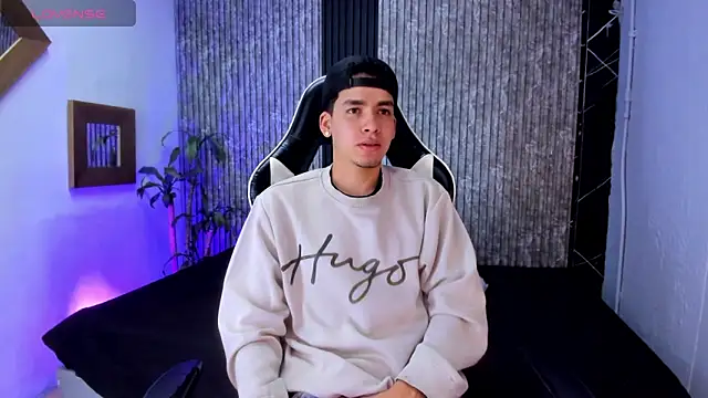 Mike 0233  online show from 09-26-25, 04:52