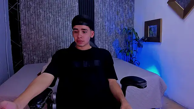 Mike 0233  online show from 10-11-25, 04:13