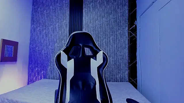 Mike 0233  online show from 11-25-25, 04:46