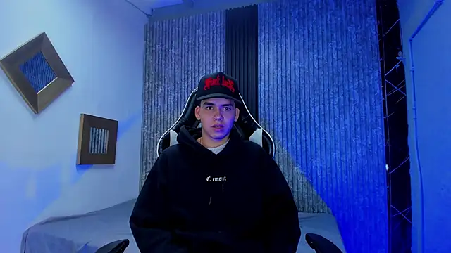 Mike 0233  online show from 12-02-25, 04:25