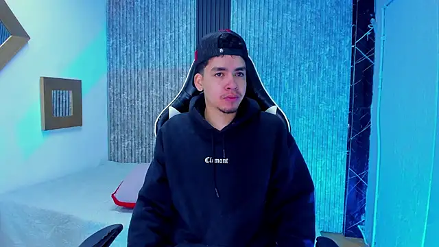 Mike 0233  online show from 01-06-26, 04:49