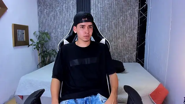 Mike 0233  online show from 09-24-25, 02:51