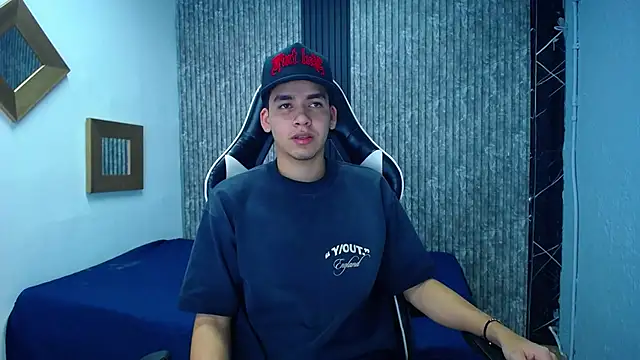 Mike 0233  online show from 11-28-25, 04:12